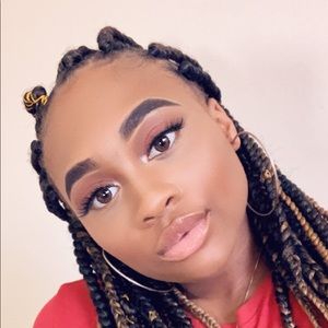 Meet your Posher, Monica